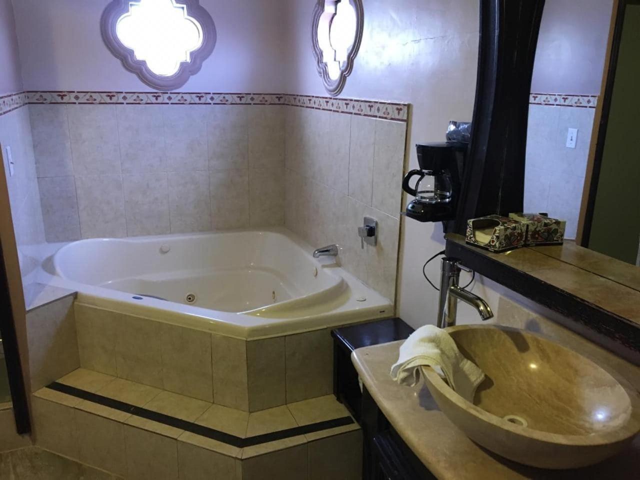 Maria Bonita Suites Agua Prieta ภายนอก รูปภาพ