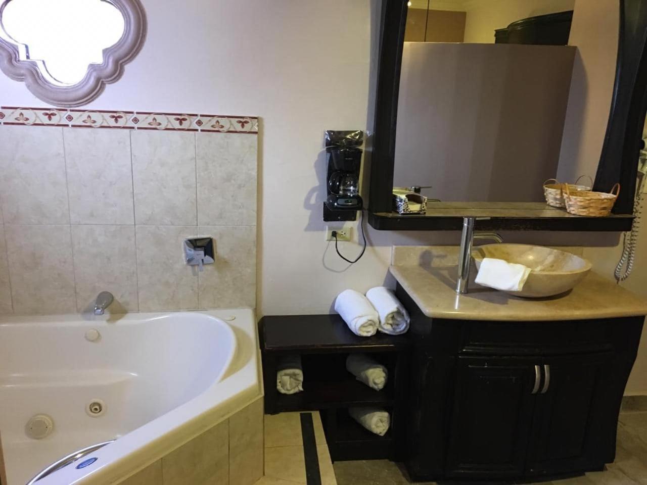 Maria Bonita Suites Agua Prieta ภายนอก รูปภาพ